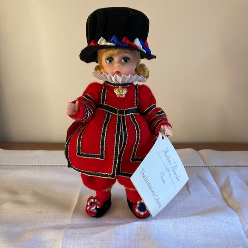 Vintage 90s Madame Alexander 8" England Wendy #24040 (1997) EUC International